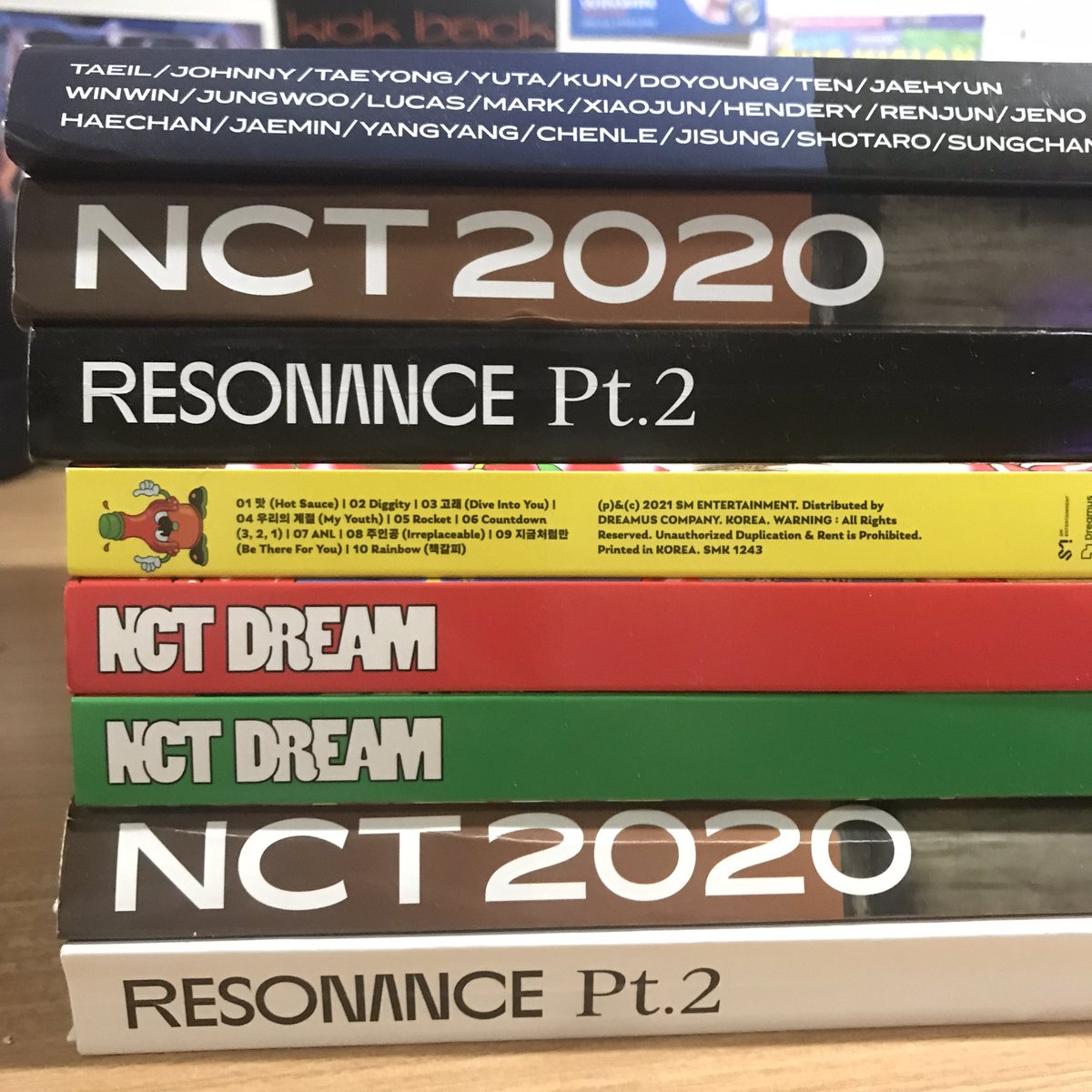 shotaroocart's tweet photo. also gonna be giving away these albums thag could be used for scrapbooking purposes for free! only sf nalang babayaran!! need to declutter these kasi i can’t bring them with me kasi it’s too heavy so ill just post a sco link nalang tomorrow!! https://t.co/SjyAo9zZ2h