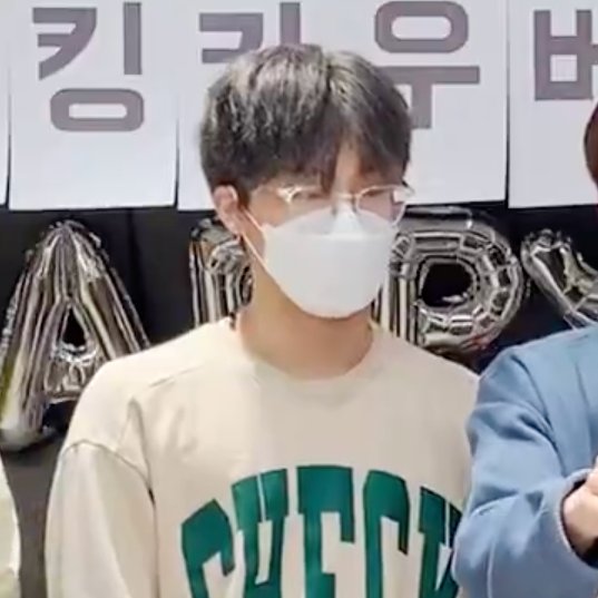 jeongwoo_films's tweet photo. jeongwoo and his glasses https://t.co/Ba2xlqTaX3