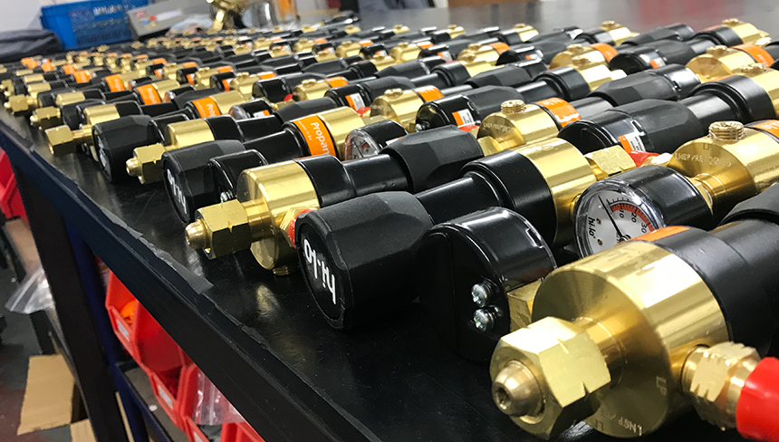 hilo_uk's tweet photo. Our team have been busy 💪 Incredible work to get another order completed and ready to go out to one of our customers. 

These Propane line 3/8bsp #regulator are #manufactured under BS EN ISO 9001 with alloy bonnet for high strength.

 Learn more 👇
https://t.co/5IG7tfn1EA https://t.co/2W4BOSigpo