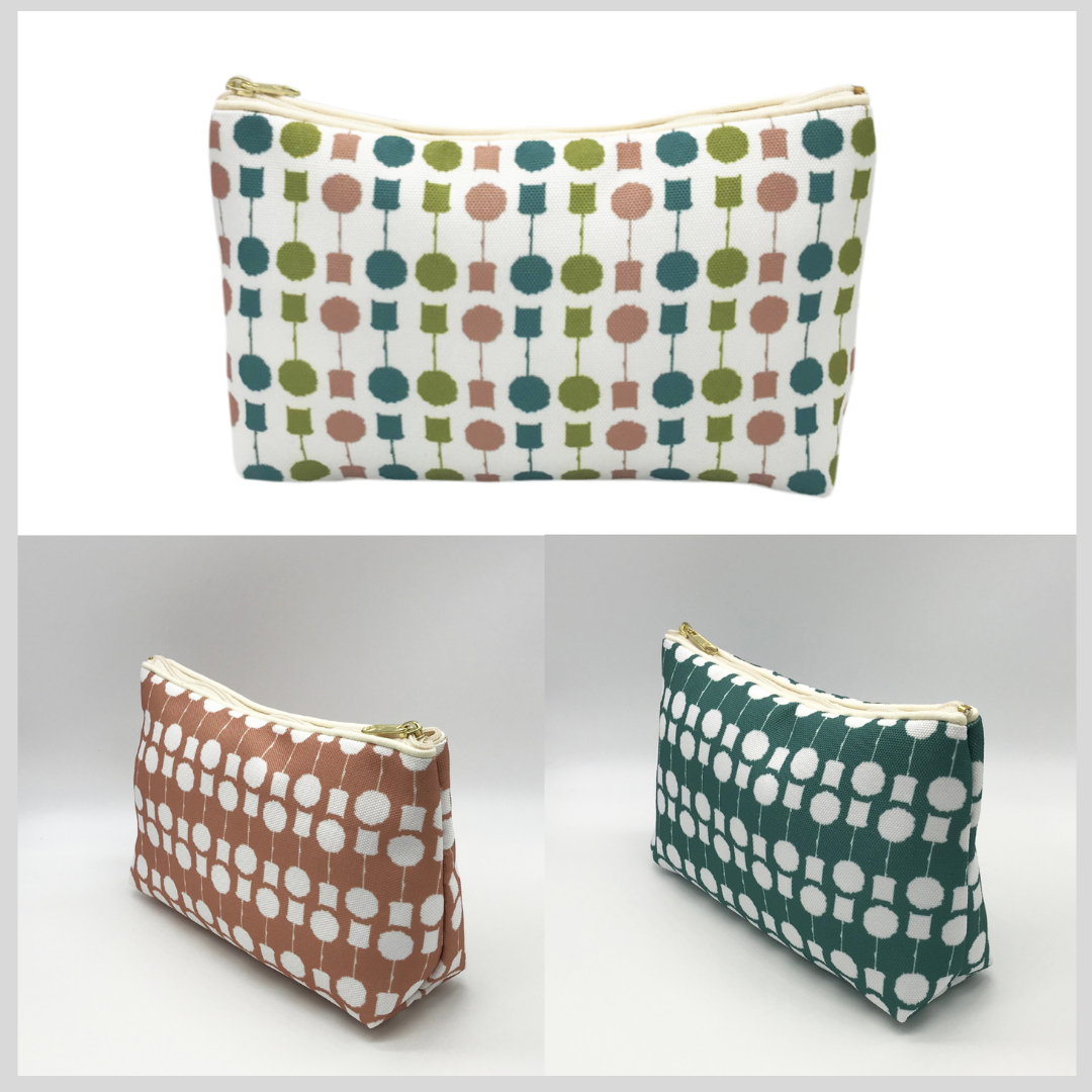 JHareDesign's tweet image. For those who like to travel and plan getaways, the 'Topiary' cosmetic bags are a perfect handbag size for holding all your essentials secure 💄💋🎒You can also have the option of a medium or large size, available on request, DM for more details. See bio link 🔗 to view m