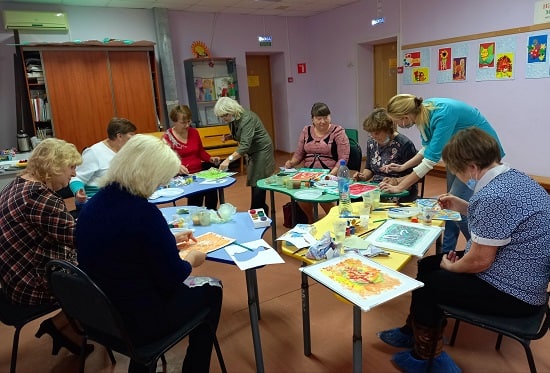 "Когда душа бывает молодой, тогда не страшен возраст пожилой"!  Этой концепции придерживаются специалисты Дома детства в рамках реализации проекта “Активное долголетие".
dom-detstva.smr.socinfo.ru/news/76393096