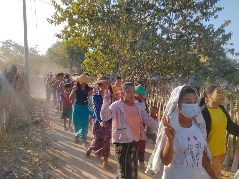 Local protesters of 3 villages in the eastern part of Yinmarbin township, held a joint protest march against the murderous dictatorship on the evening of Feb18.

#2022Feb18Coup 
#GlobalArmsEmbargo 
#WhatsHappeningInMyanmar