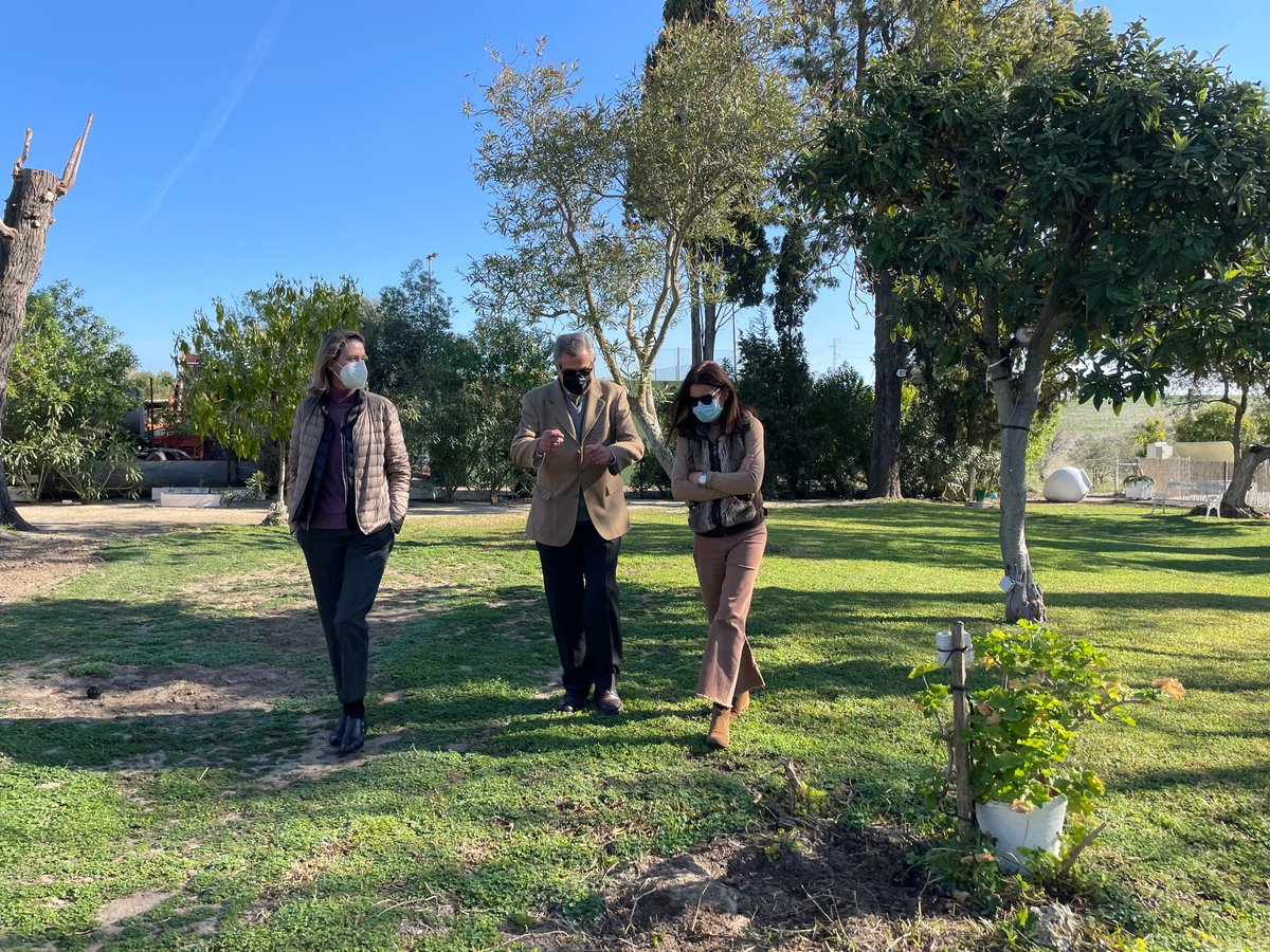 TurismoAND's tweet photo. 👐🏻 Ayudamos a las pymes turísticas andaluzas a implantar tecnologías en sus negocios. 🌐
📌 DT en #Cádiz @maruhermon_cs ha visitado hoy la Casa Rural @La_Mariscala en #Jerez.
☝🏻 Uno de los 4 establecimientos beneficiarios de las #ayudas #PYMETIC en la provincia .💰 https://t.co/OH4j3wBq6g
