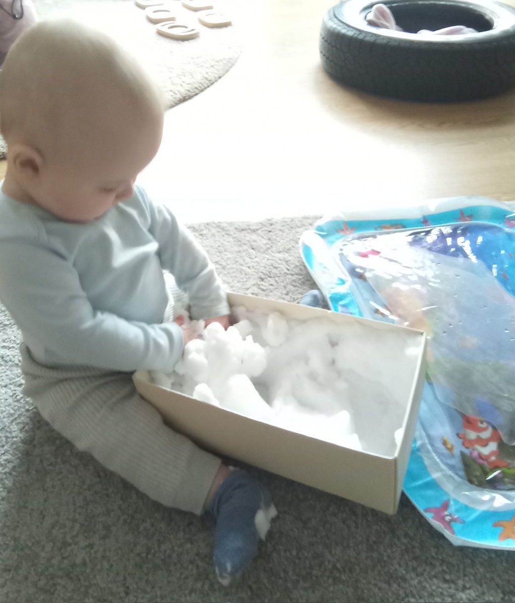 AshbridgeMaxy's tweet photo. We have been exploring a box of crazy soap in Snowdrops this morning #exploringanewtexture #crazysoap #foamplay https://t.co/NBpzPUoqsA