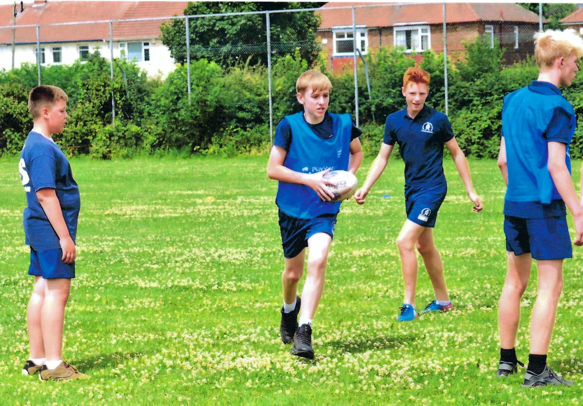 yorkrlfcfound's tweet photo. 🧐 Let’s play a quiz!
📈 Who can name the promising young talent below that recently signed a first team contract with @YorkKnightsRLFC ?
🕵️♂️ - Need a clue ➡️ This player grew up playing for @HeworthRugby and was former student @AHSYork
#RaisingTalent #WeAreYork⚔️ https://t.co/Vw7wu3sL10
