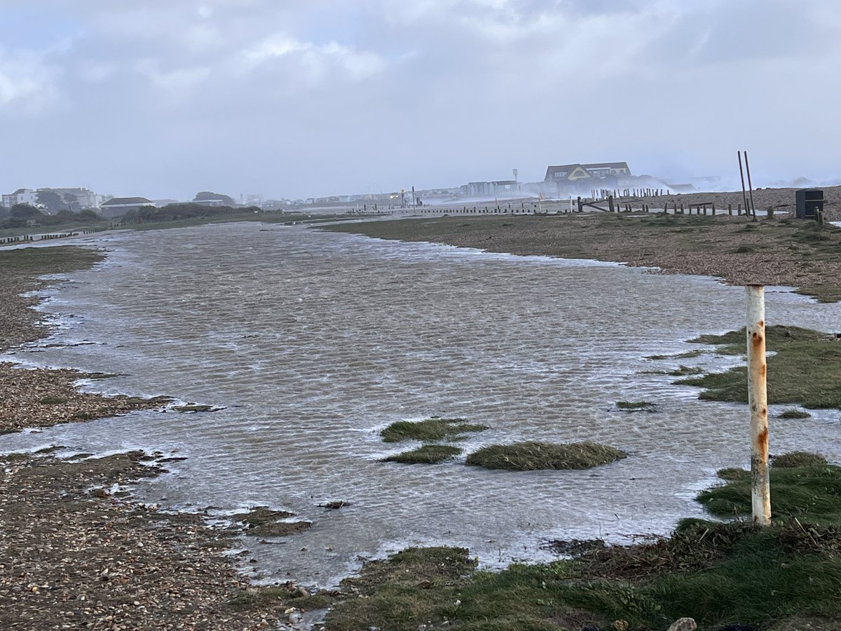 SaveHayling's tweet image. The sea is overtopping the WestBeach shingle sea defences, but it is generally holding. #HaylingIsland. @HavantBorough should have repaired our revetments, rather than remove them to protect Islanders. #StormEunice