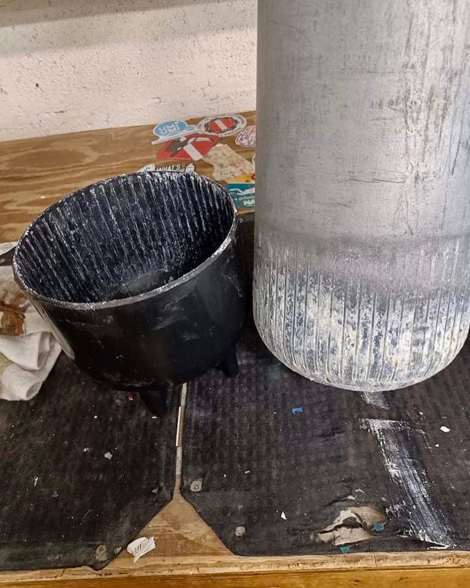 aquaticventures's tweet photo. This is the reason we tell you to wash the salt off your gear after a dive. This tank is two months old, and has a boot that does not drain well. Don’t let this happen to you. #protip #aquaticventures #diverite #scuba #scubadiving #learnscuba #startdiving #sdi #saltlife #padi https://t.co/9MnO2ek09K