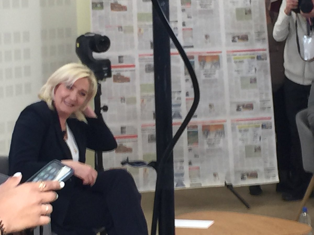 5 mns avant le lancement de l’émission Face aux électeurs avec le ⁦<a href="/ledauphine/">Le Dauphiné Libéré</a>⁩ ⁦<a href="/MLP_officiel/">Marine Le Pen</a>⁩