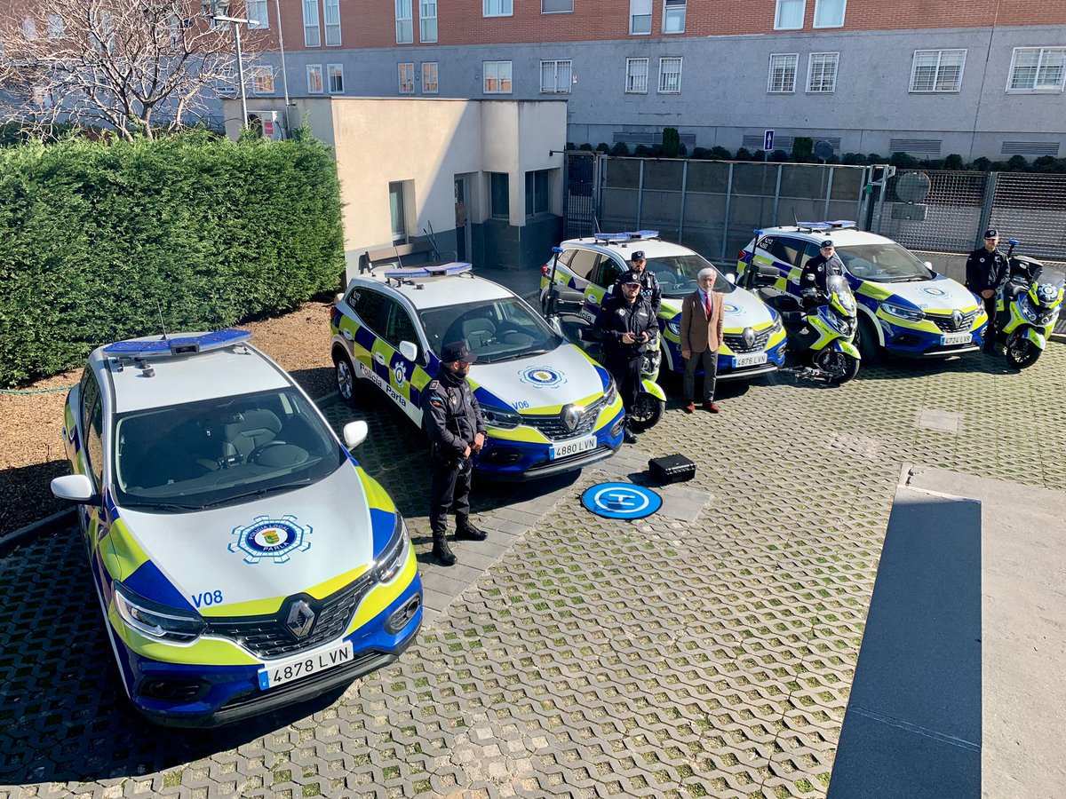 AytoParla's tweet photo. 👮‍♀️🚔👮 @PoliciaParla #Parla recibe cuatro nuevos vehículos más incluidos en las medidas de refuerzo de la seguridad implementadas por el Ayuntamiento. Los turismos forman parte de un lote de 16 para renovar la flota del Cuerpo.

https://t.co/eYcAly4n7p https://t.co/11bc8fPNIE