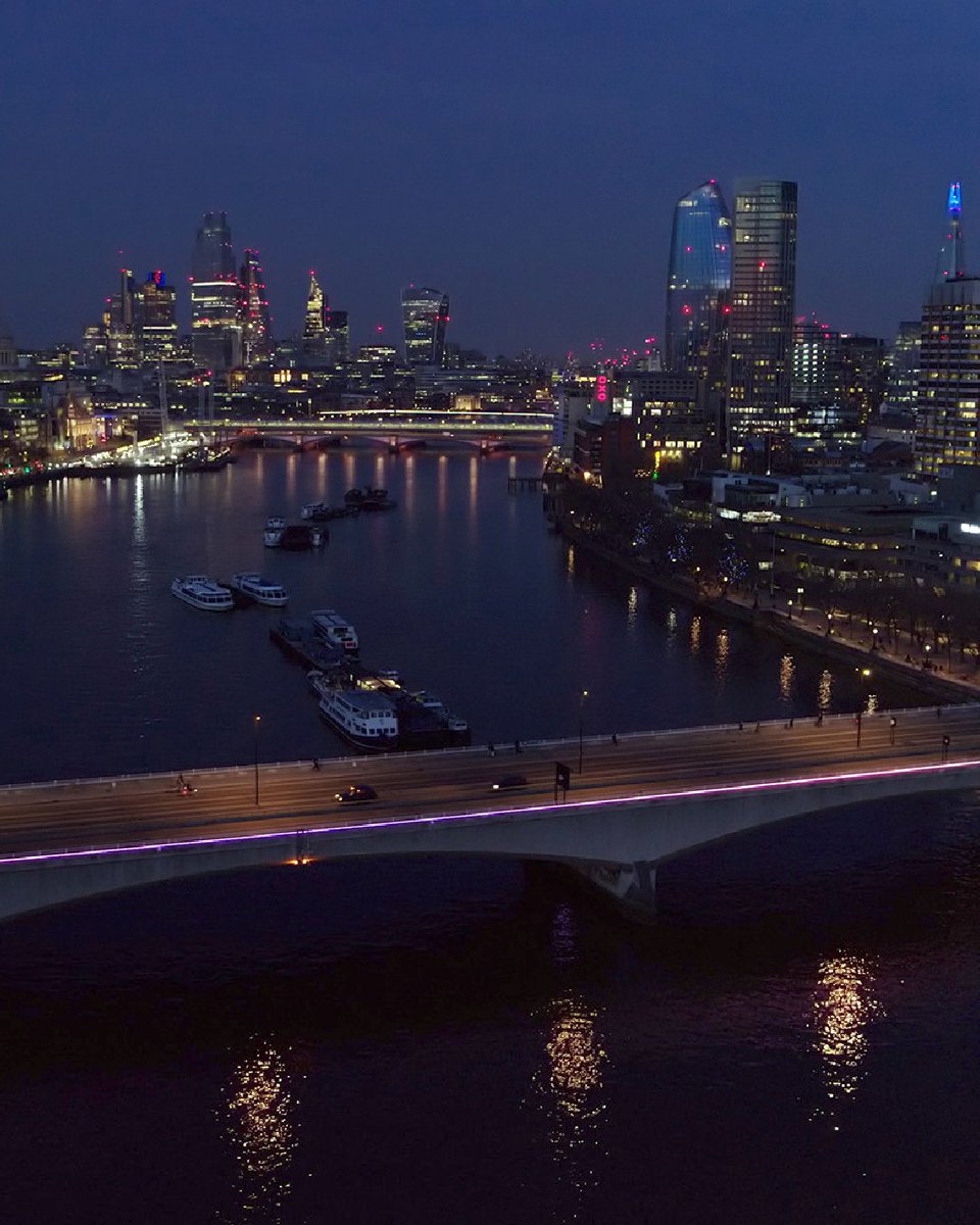 IlluminatedRiv's tweet photo. This half term enjoy a scenic walk along #thethames with the ‘Southbank to City Lights & Bites’ walking trail - part of @LDN_gov's Spring into London’ free event series. The bridges are lit every night from dusk until 2am https://t.co/fu3b3ZtCKB #letsdolondon #SpringIntoLondon https://t.co/dCy8w0t3aq