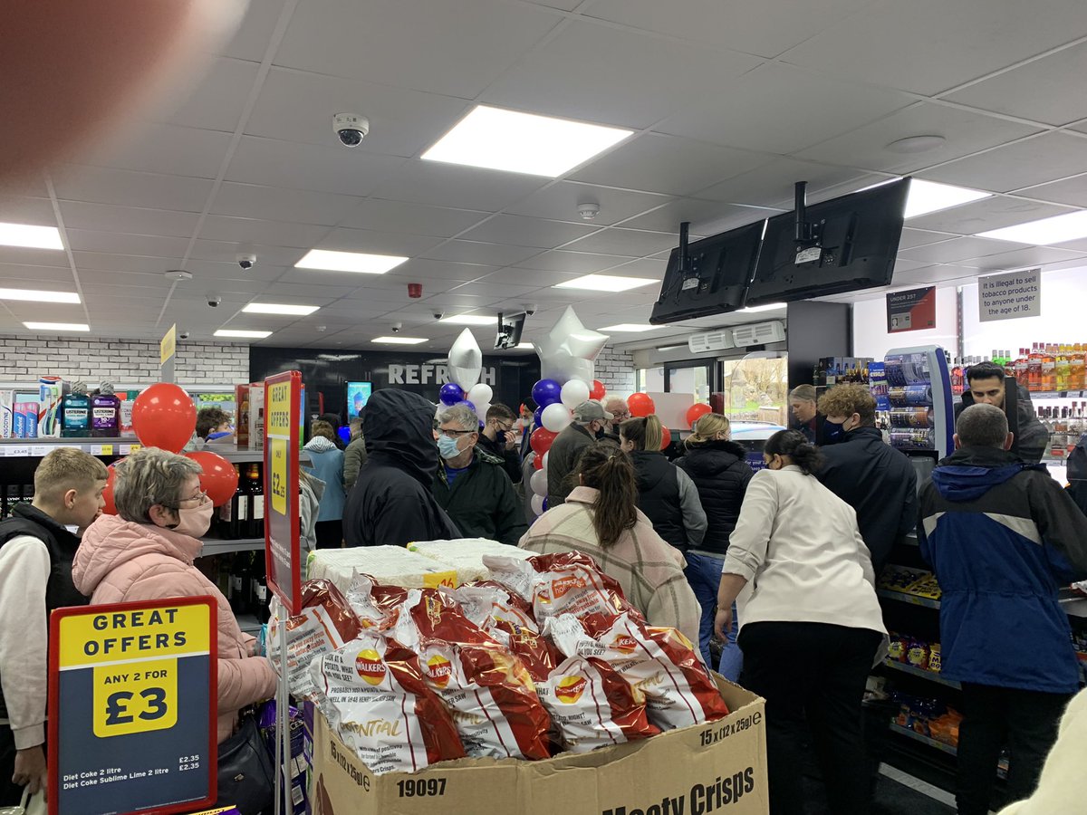 phillipsteel1's tweet photo. Storm Eunice can’t keep the crowds away from the new One Stop store in Hirwaun. @RobertZerniak https://t.co/UY5yC39hVy