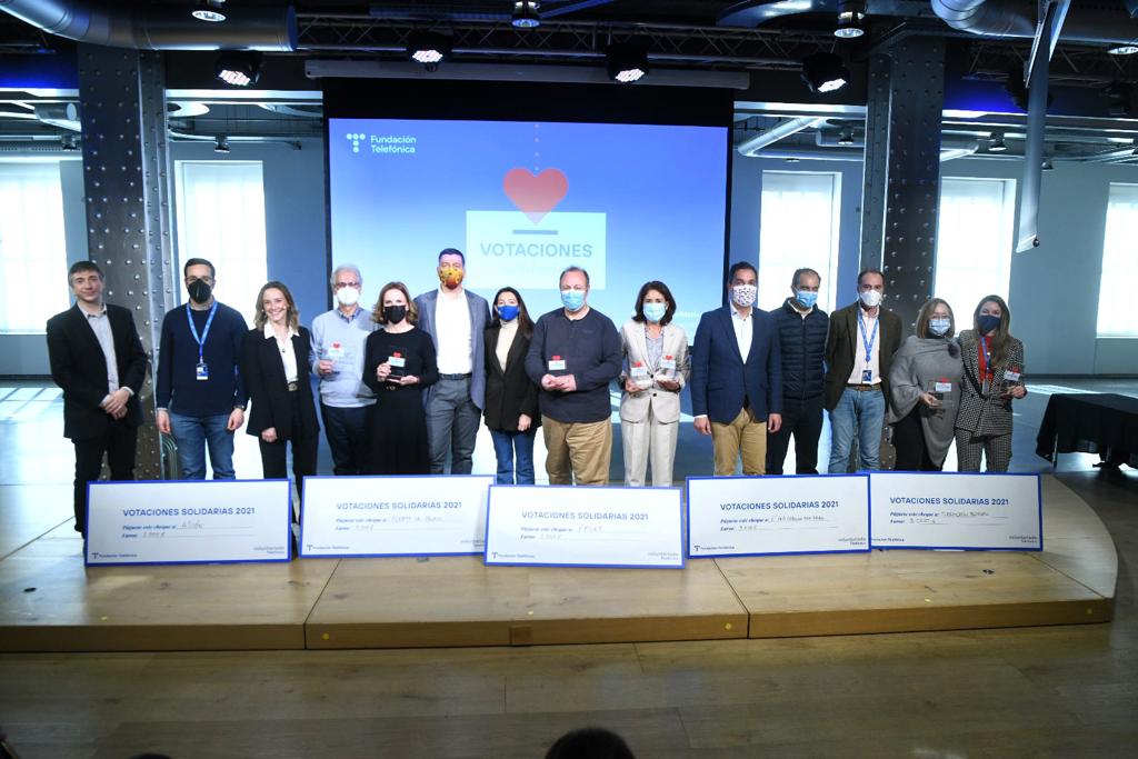 Gracias a las #VotacionesSolidarias cuatro proyectos de la Convocatoria y cuatro Retos han recibido una aportación económica para poder seguir desarrollando su labor. <a href="/asion_/">ASION</a> <a href="/bancoalimadrid/">BancoAlimentosMadrid</a> <a href="/FundacionACDM/">FundacionACDM</a> <a href="/FUNDACIONBOBATH/">Fundación Bobath</a>  <a href="/adoptaunabuelo/">Adopta Un Abuelo</a> <a href="/FEDER_ONG/">FEDER | Enfermedades Raras</a> <a href="/fundacionTef/">Fundación Telefónica</a> <a href="/Telefonica/">Telefónica</a>