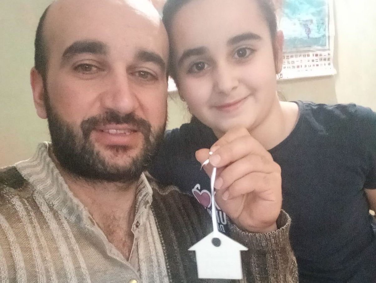 Ребята из отряда ЮИД “Аврора” МБОУ Школа № 121  приняли участие во втором этапе акции «Жизнь важнее скорости»🚨
Ребята раздали брелоки «Обереги безопасности» учителям и родителям, напомнив близким о соблюдении Правил дорожного движения, о проявлении за рулем внимания👏🏻
#школа121