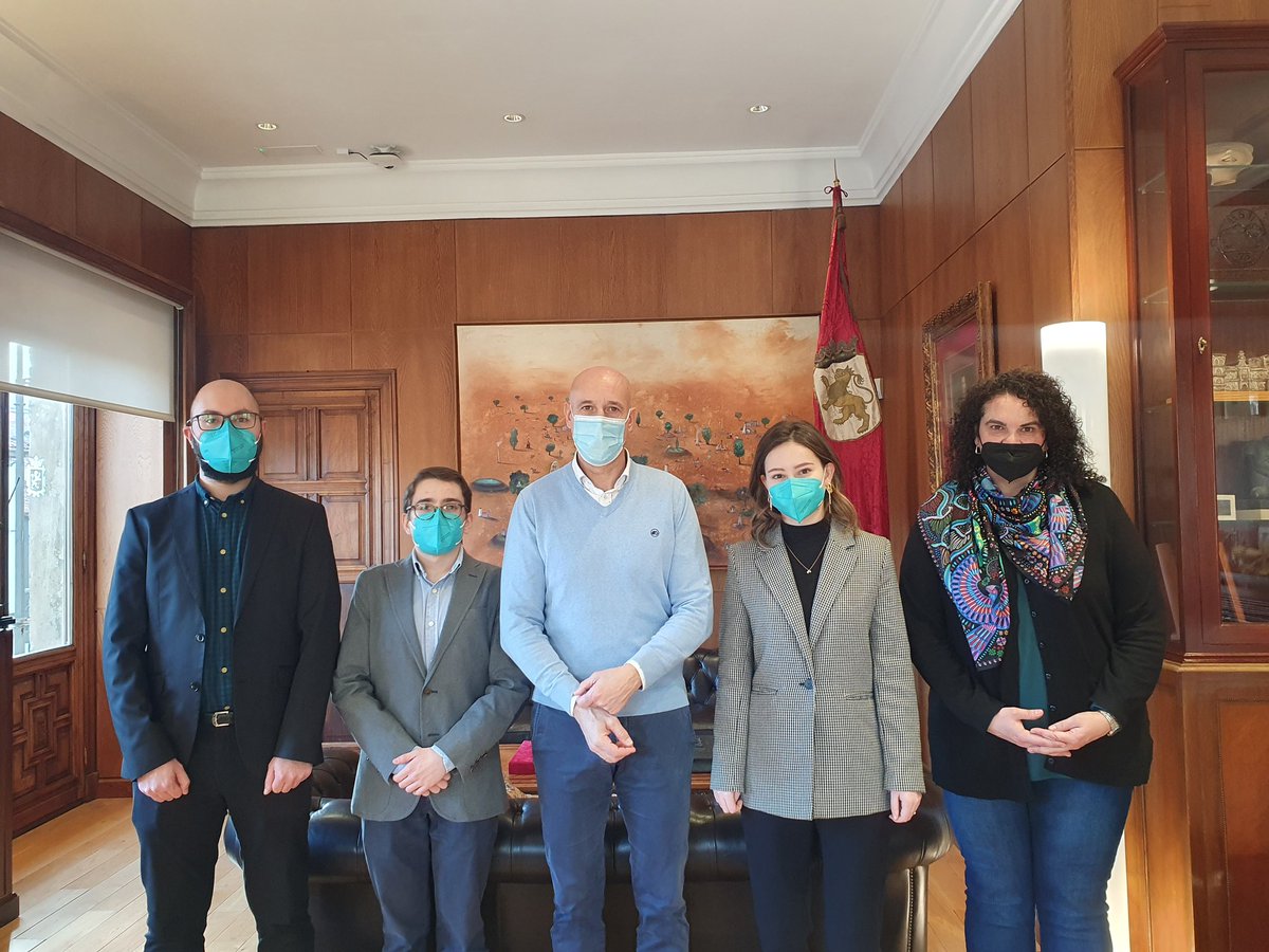 LeonAyto's tweet photo. El alcalde @JADIEZLEON y la concejala @VeraLopezAlvar1 han recibido hoy a los participantes en la Reunión de Asociaciones Miembro de la Federación Española de Biotecnólogos que congrega en #leonesp a representantes. https://t.co/vH0a7AIP5E