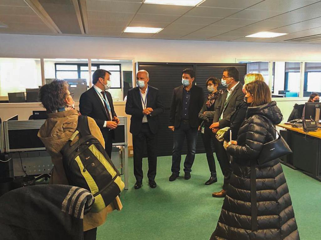 LoigCG's tweet photo. Plus d'emplois sur nos territoires

Nous sommes fiers de ces entreprises qui font le choix de la Bretagne, comme le groupe Adelaïde, tourné sur l'international tout en créant de l'emploi au local.

#Plusdemplois #BudgetBZH2022 https://t.co/YuVoPSNNWG