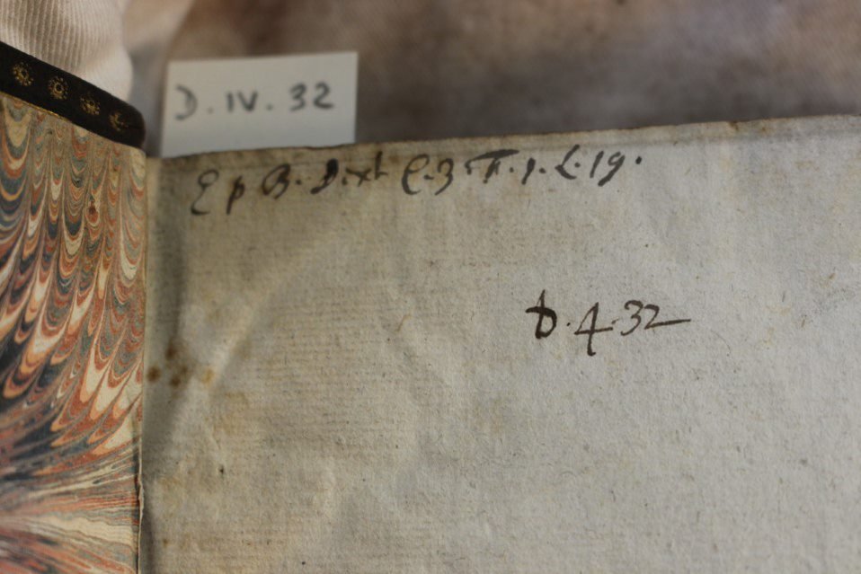 cosinslibrary's tweet photo. S is for shelfmarks!
Books move around, but these tiny inscriptions can show us where they’ve been & their precise location, either within Cosin’s Library or institutions like @Peterhouse_Cam where Cosin was once Master.
#library #speccoll #history #book #literature https://t.co/Rjq8qAZ5uq