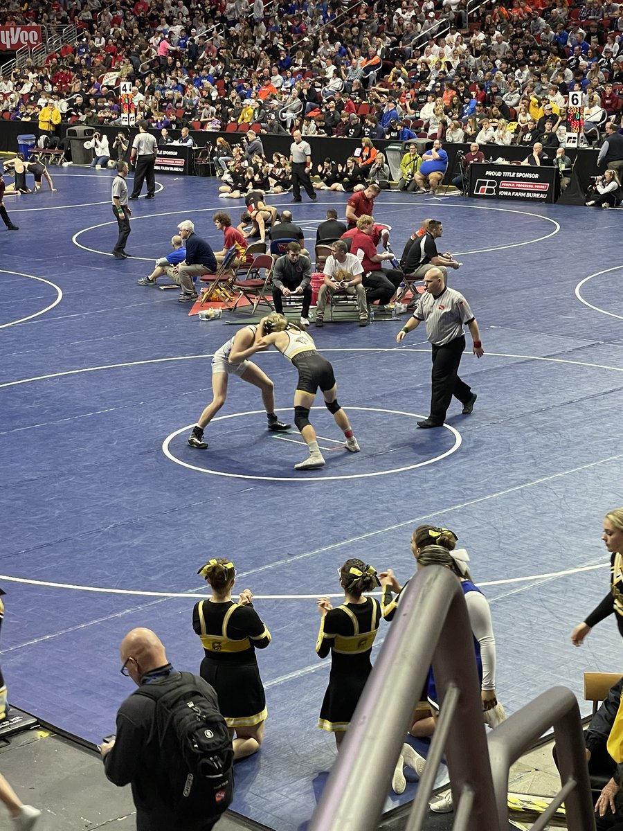 atlwrestling1's tweet photo. 170 Kadin Stutzman wrestles Winterset’s Brady Barringer in the Quarterfinals. Stutzman defeats him 10-1!!! Stutzman will advance to semi finals.  @barstoolcam1 @AtlanticTrojans  #trojanpride https://t.co/HngnR9W7JH