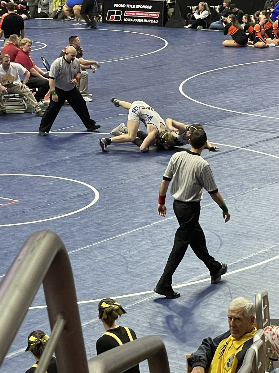 atlwrestling1's tweet photo. 170 Kadin Stutzman wrestles Winterset’s Brady Barringer in the Quarterfinals. Stutzman defeats him 10-1!!! Stutzman will advance to semi finals.  @barstoolcam1 @AtlanticTrojans  #trojanpride https://t.co/HngnR9W7JH