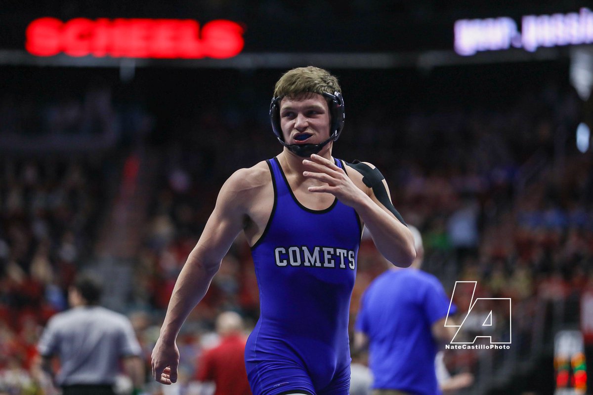Drake Collins into the Semis for West Liberty!! #iahswr #state2022