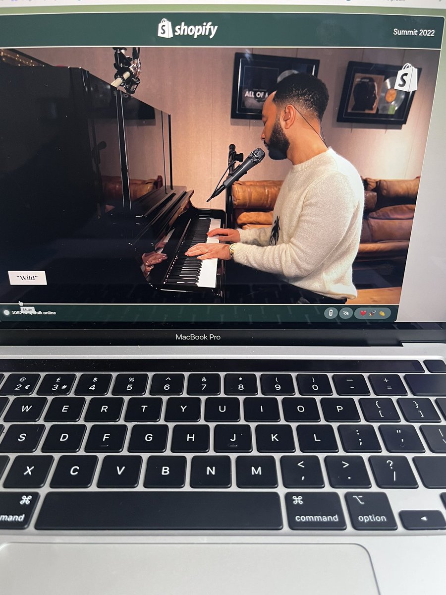 Derekappau's tweet photo. #lifeatshopify includes learning about a whole heap of exciting,power moves I can’t even share lol…🤐

Imagine company meetings where people like John Legend causally share their entrepreneurial experiences &amp; then close with a performance.

S/O the production team. Levels! https://t.co/QRtzjBwFHc
