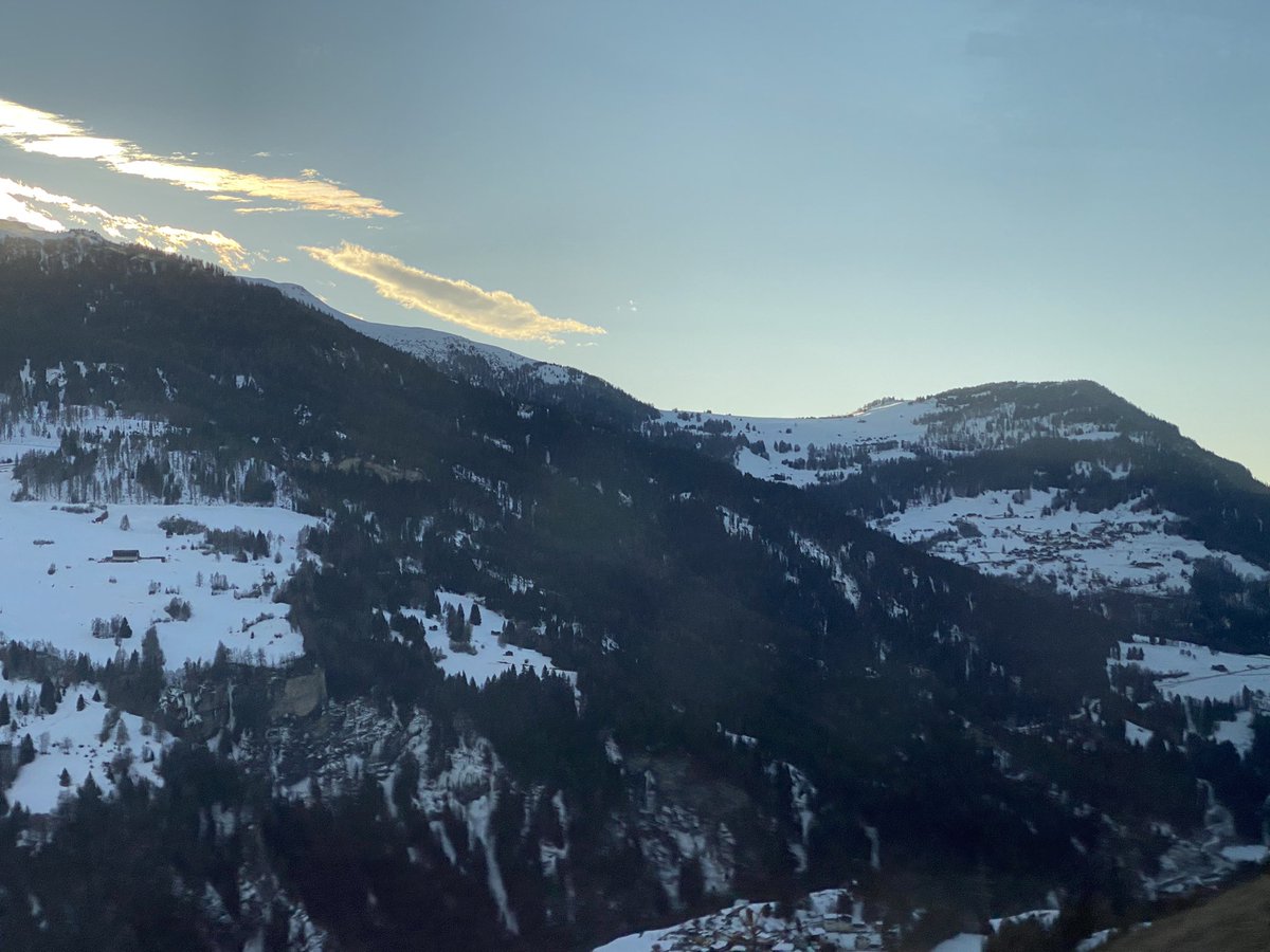 Michelino_1978's tweet photo. blick auf das andere #thusis - auf #mutten https://t.co/H57C2e3Y7S