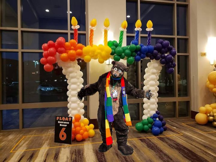 THE_BJBUTTONS's tweet photo. #fursuitFriday #Waldolf, edited in, with a #Birthday #balloon #arch at #float2022 I think he would like something like this, or any kind of ballons for his b-day in April but there is just not enough room for a arch at his den #fursuit #fursuiter #fursuiting #bear #costume https://t.co/DxPAtraXRP