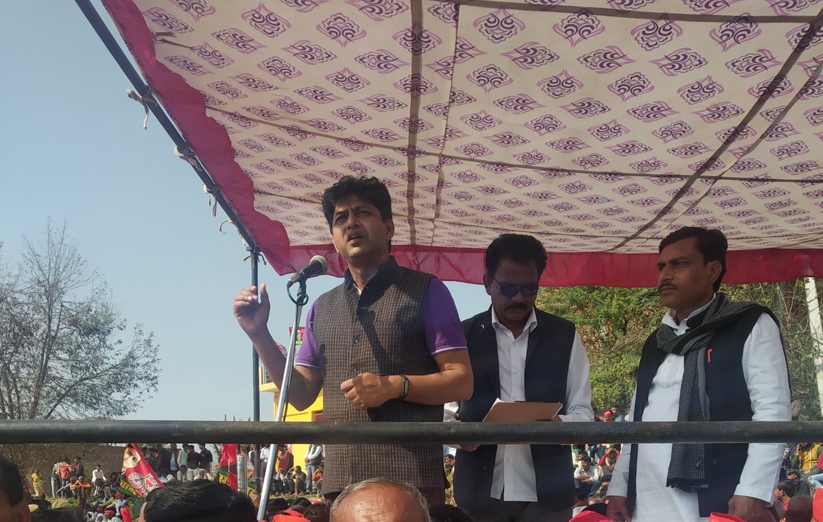 drsandeepdu's tweet photo. आज कुरावली मैनपुरी में मैनपुरी सदर के समाजवादी पार्टी प्रत्याशी श्री राजकुमार यादव उर्फ राजू भैया के समर्थन में अपनी बात रखी, सभा को स्वामी प्रसाद मौर्य ने भी संबोधित किया। https://t.co/NjPuX6UOB3