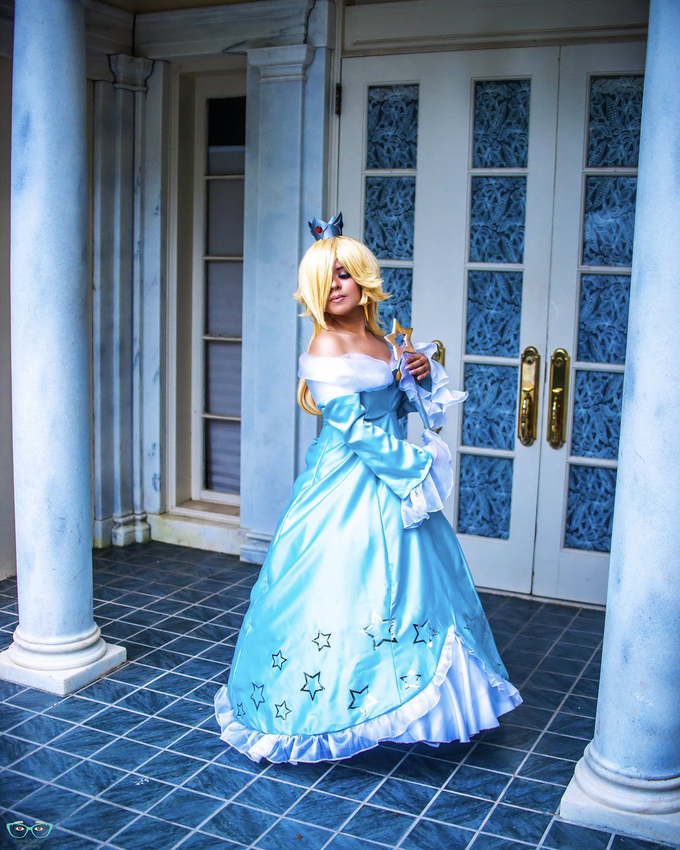 KumalatteCos's tweet photo. Every time I discuss race-facing I get accused of changing my skin color for cosplay too. Lemme let you guys in on something. 

I have photos where I’m darker. And photos where I’m pale. But, do these colors match the characters’ canon skin color? NO. THAT is the difference. https://t.co/HKom81fcd7