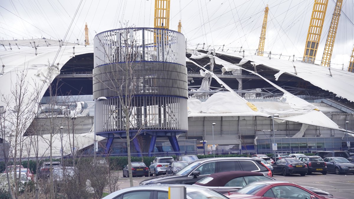 RTLnieuws's tweet photo. Hardste windstoot ooit gemeten in Engeland, schade aan O2 Arena | Liveblog
https://t.co/YQBKoHPYlx https://t.co/1Yhl5520nK