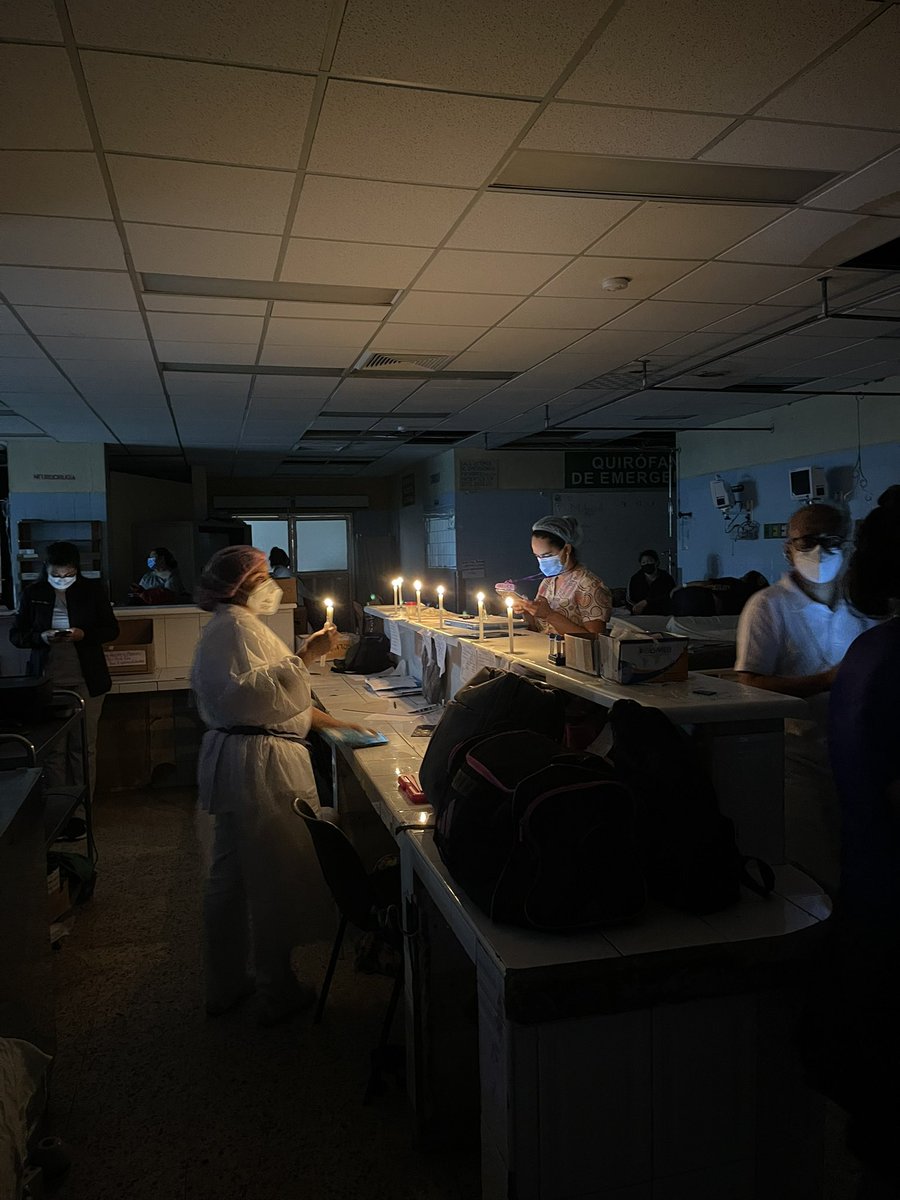 dr_merlino's tweet photo. Las ironías de la vida, el Hospital Escuela está con candelas en la emergencia. https://t.co/o10sFxjpsC