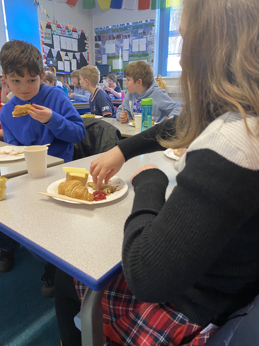 cutthorpe's tweet photo. More photos from International Languages Day 🇫🇷 🇯🇵 🇮🇹 🇪🇸 🇬🇧 https://t.co/o3B42vrMAN