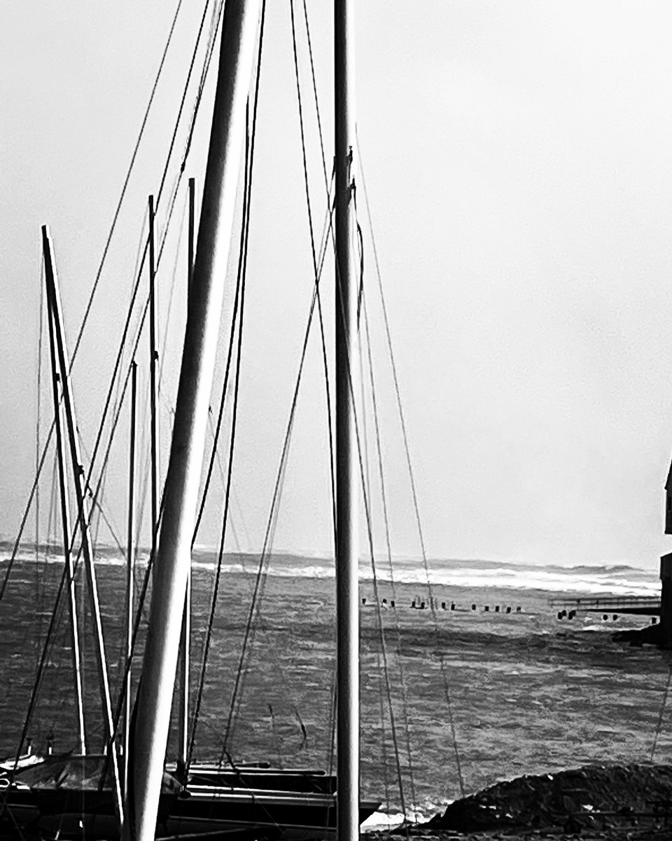 A tad windy here today <a href="/PurbeckCoast/">PurbeckCoast</a>