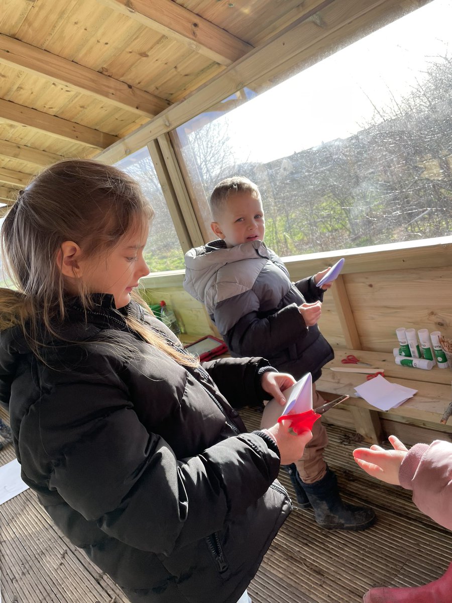 GwaunmeisgynFP's tweet photo. Dosbarth Gwyn had an amazing day yesterday.  Daring to try new skills, showing resilience and collaboration in the outdoors. 🤩🌿🤩 https://t.co/c0OrZpc1ZY