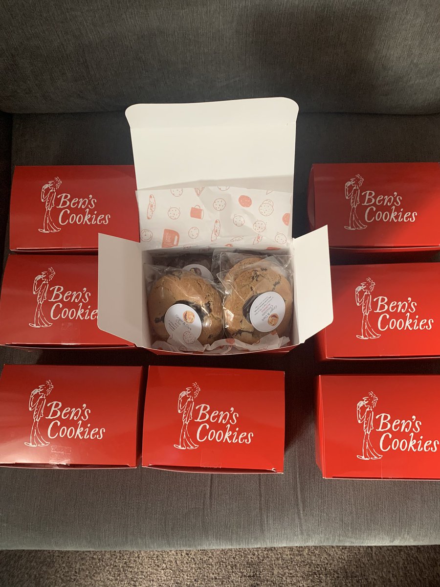 SheepGoMOO's tweet photo. The wedding cookies are here! 😬 https://t.co/n39KokAINX