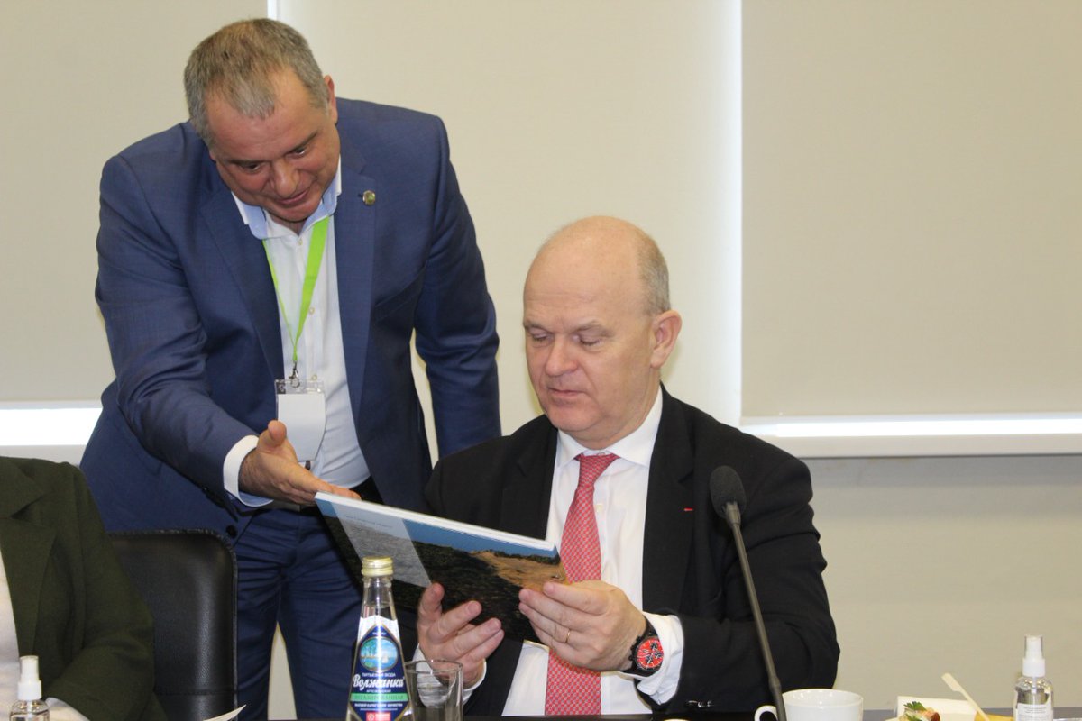 📰Президент АО «АвтоВАЗ» Николя Мор ознакомился с инновационными проектами резидентов «Жигулевской долины» 

#Автоваз #Жигулевскаядолина #ДмитрийБогданов