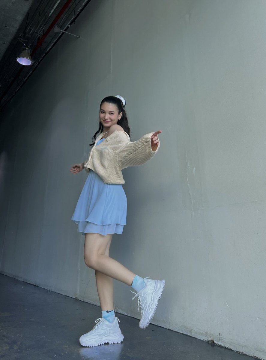 Walkthetalkok's tweet photo. Kahit saan tlaga mag live Si Anji may Asong naka buntot..Iba Ang Ganda mo Anji habulin yarn..Keep on shining..

ANJIxANGELAxSAB ON BNK
#AnjiSalvacion https://t.co/K1PNMum2rO