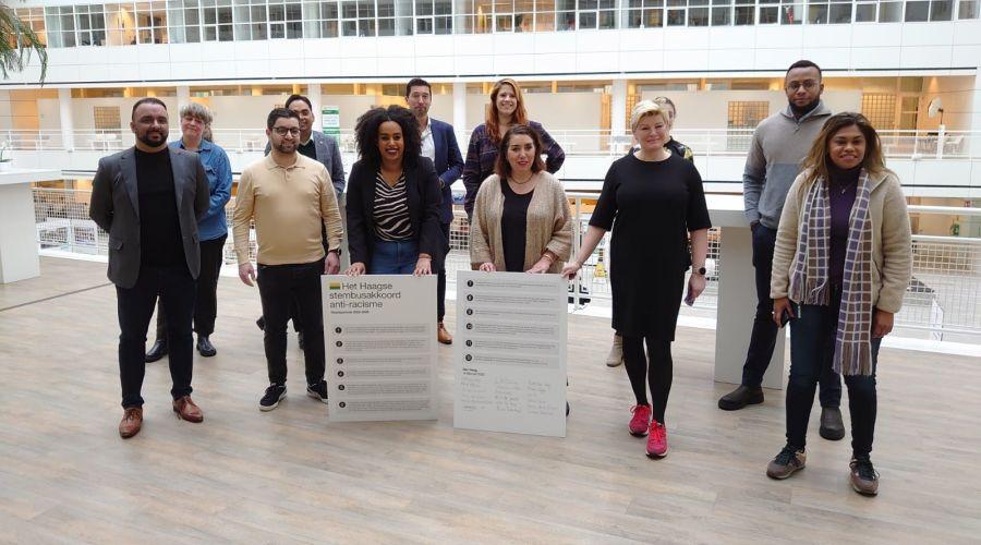 Het Haagse Stembusakkoord anti-racisme is vandaag medeondertekend door  <a href="/DENKDenHaag/">DENK Den Haag</a>. Trots op het eindresultaat en goed om te zien dat zowat alle punten uit onze verkiezingsprogramma erin terugkomen! <a href="/AdeelMahmood/">Adeel Mahmood</a> &amp; <a href="/MohammedGhay/">Mohammed Ghay -  محمد غاي</a> 💪🏾💪🏾