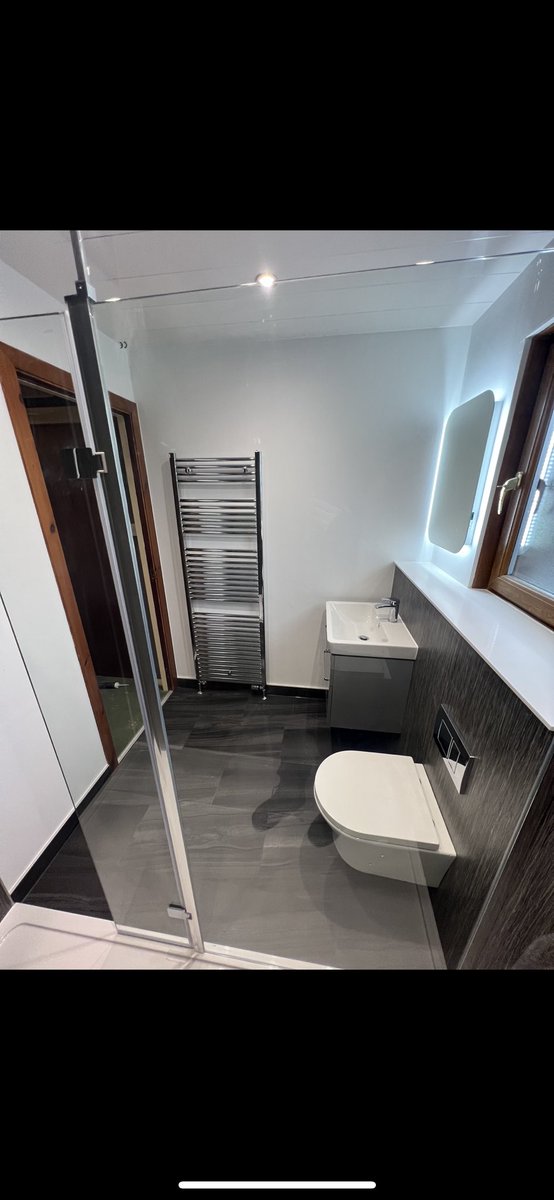 Decent bathroom this week 🚿🙌🏽