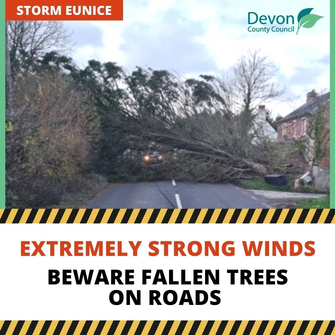 DevonAlert's tweet photo. Tree down, blocking the road between Crabbers Cross and Mill Cross.  #Rattery https://t.co/herALudle5
CS
#StormEunice
@DevonCC @BBCTravelSW  @StagecoachSW  @HighwaysSWEST https://t.co/LyG4zlycS7