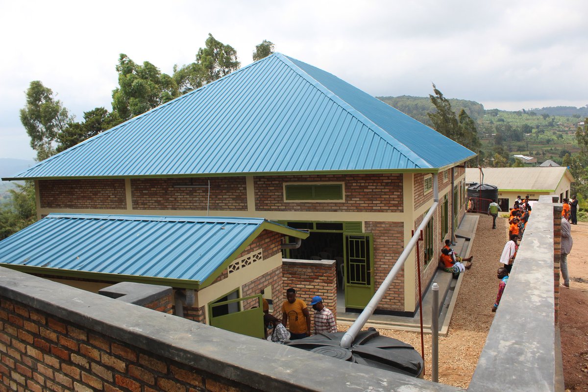 GisagaraDistr's tweet photo. Mu Murenge wa Mugombwa @GisagaraDistr harabera igikorwa cyo gutaha inzu yubatswe ku bufatanye na @GoodNeighbors mu mushinga w' "Urubyiruko rufite intego kdi rushyigikiwe", hibandwa ku bangavu batewe inda z'imburagihe (first time young mothers)
@RwandaLocalGov @KOICA_Rwanda https://t.co/LSEHkMbyCY