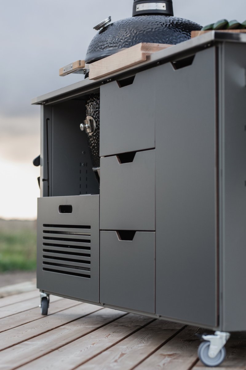 kamadospace's tweet photo. Carbon Grey Island in action. 🔥

Not only gorgeous and with every little detail thought, but also sturdy and durable, this table is designed to provide you with absolute satisfaction while grilling food outside.

Find yours ⬇️
https://t.co/j8Qp7Vht44 https://t.co/8w09K45YuZ