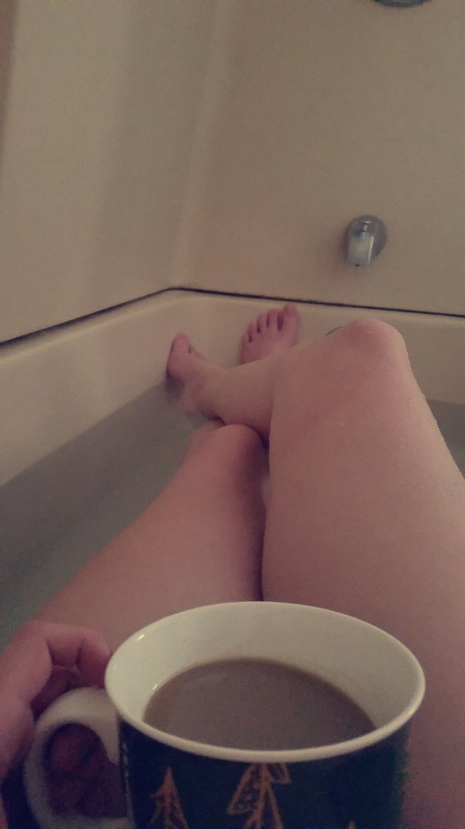 EllieLinton95's tweet photo. Good morning babes 😘

See more on https://t.co/RLOpq4dKR6 https://t.co/6m8SSzZuCF