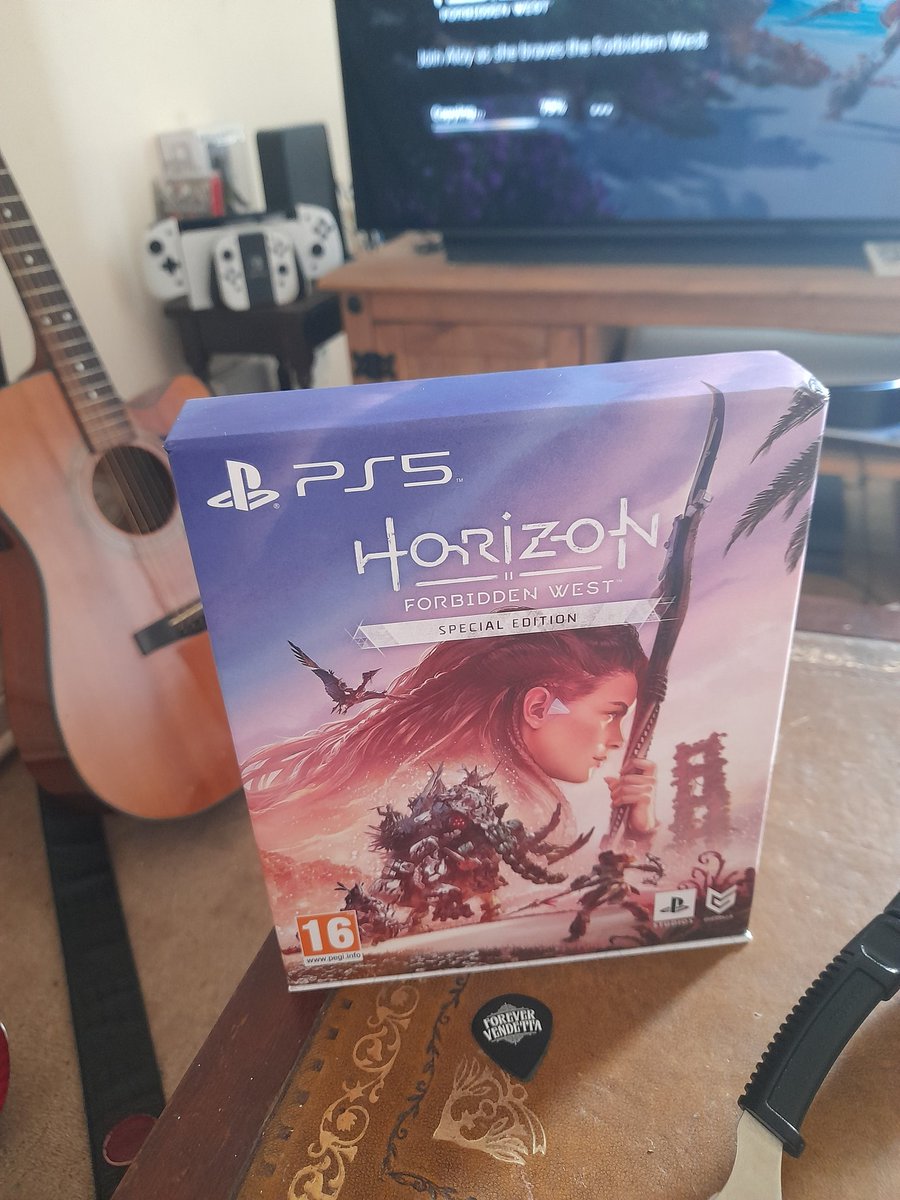 ChrisT_FV's tweet photo. Getting thru this Red Warning Storm today with this! Loved Zero Dawn, can't wait to get stuck into the Forbidden West! #HorizonForbiddenWest #Horizon https://t.co/5HavIKUpy7