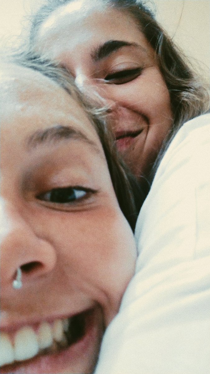 anariosyy's tweet photo. te kiero mucho mucho 🤍🤍🤍🤍 felissss cumple astarté @csg94_ https://t.co/t6tzGW8bkn