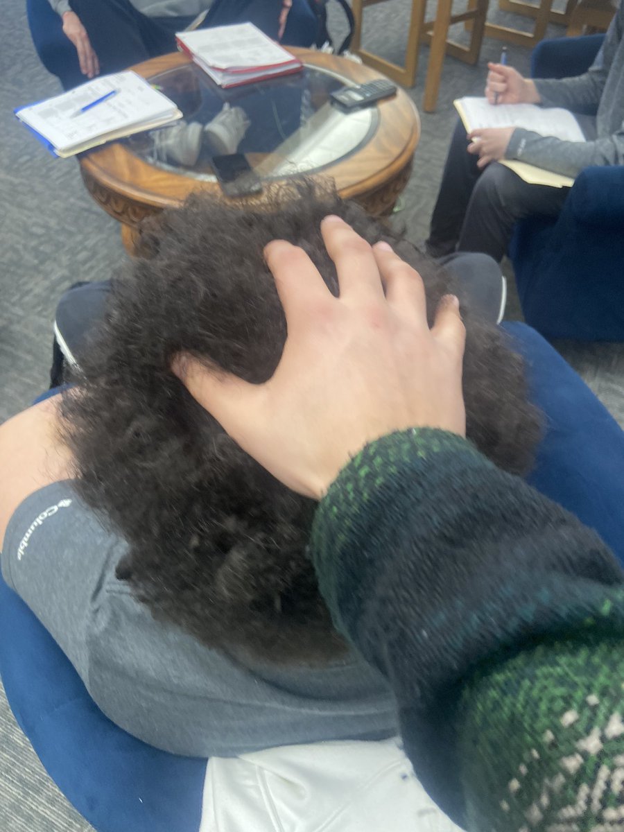 NikhilBarnick's tweet photo. @DenButtermilk Get zoinked and touch Damon’s hair https://t.co/gLIHjxuLgK