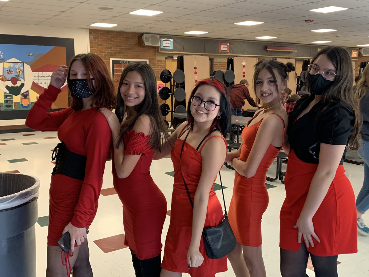 CarmodyMiddle's tweet photo. Carmody spring social on Thursday. #teamjeffco #jeffcobettertogether https://t.co/dLEg9KRmB7