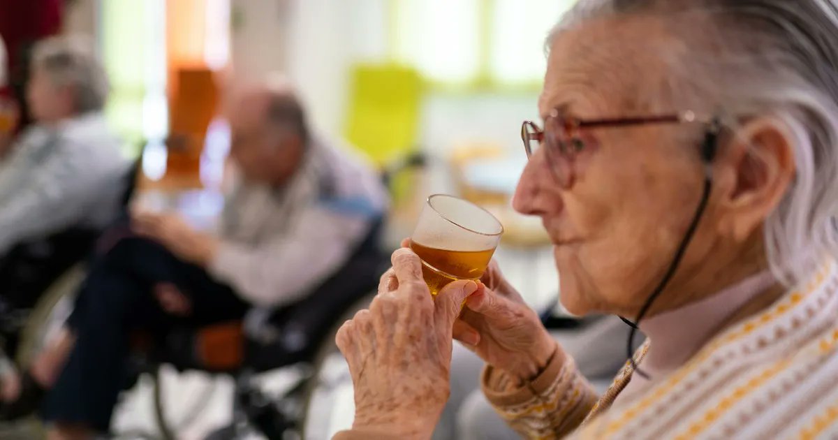 Twee nieuwe stoffen moeten helpen om het aftakelingsproces bij alzheimerpatiënten tegen te gaan. buff.ly/3LBq9Bf