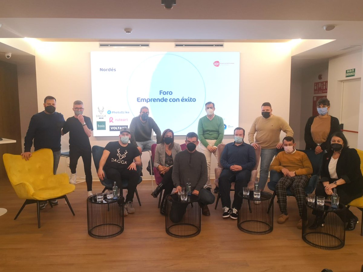 <a href="/CbdDagga/">DaggaCbd</a> <a href="/ToxoTelecom/">Toxo Telecom</a> <a href="/photoilikecom/">PhotoILike</a> @rutearteviajes y Voltaxe, además de debatir sobre sus vivencias en el mundo empresarial, al finalizar el evento  celebramos estas iniciativas emprendedoras con un cóctel cortesía de <a href="/Pazosanmauro/">Vino Pazo San Mauro</a> y <a href="/MarquesVargasRD/">Marques de Vargas RD</a>
🙏 <a href="/ajecoruna/">AJE A Coruña</a>