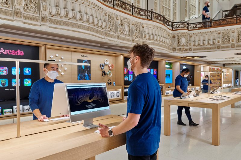 MacRumors's tweet photo. Some Apple Store Employees in U.S. Reportedly Working to Unionize https://t.co/KYKFof0nWu by @rsgnl https://t.co/dEkOSLxIYr