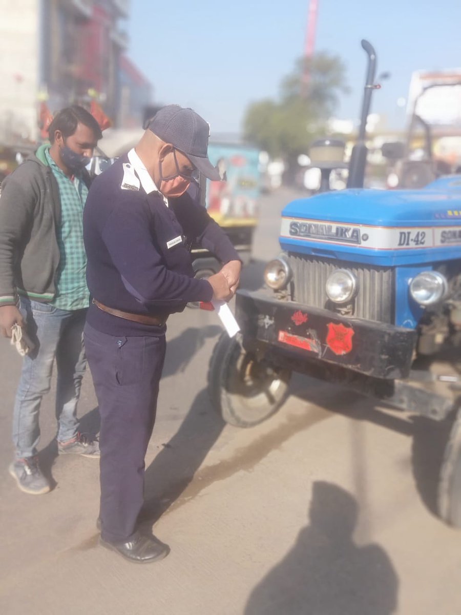 Sikar Traffic Police tweet media